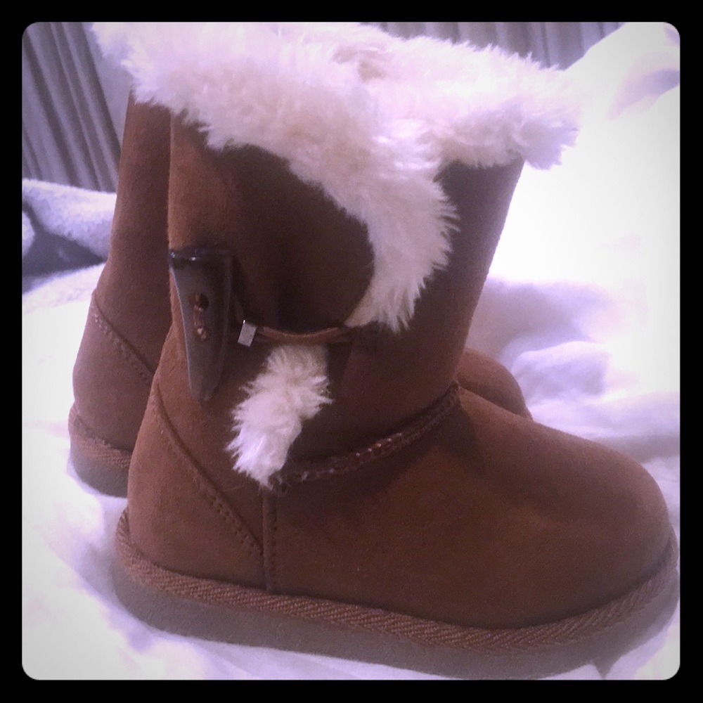 Never worn fur chestnut tall boot